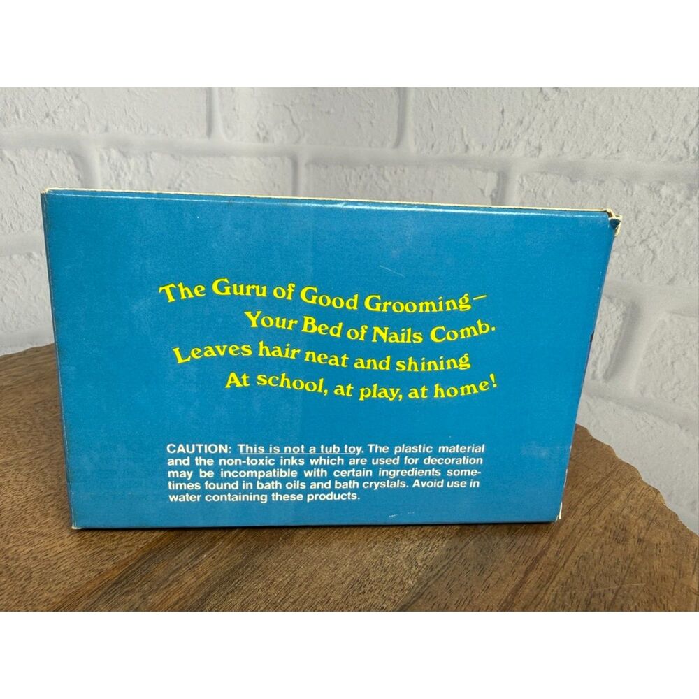 New Old Stock Avon Bed of Nails Hair Comb in Box - Picture 7 of 7